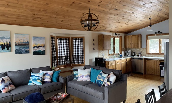 Thornton Ski Chalet | Peaceful Mountain View 4 Bedroom Chalet