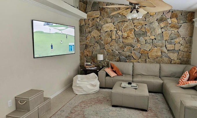 Yacht Club House | Peaceful Oasis