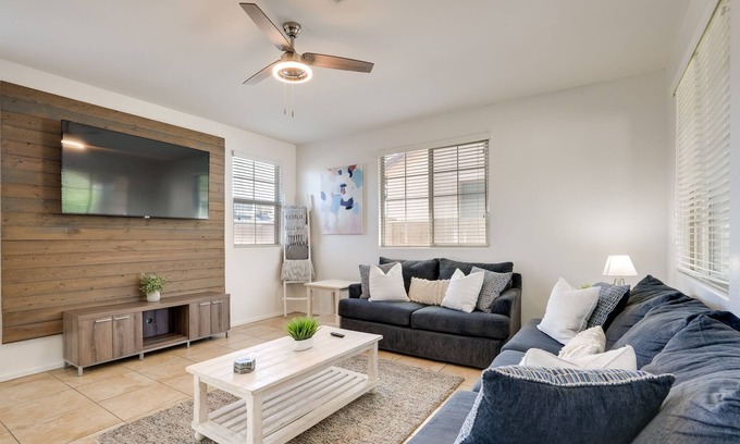 Maryvale House | Peaceful Phoenix Townhome Rental w/ Pool Access