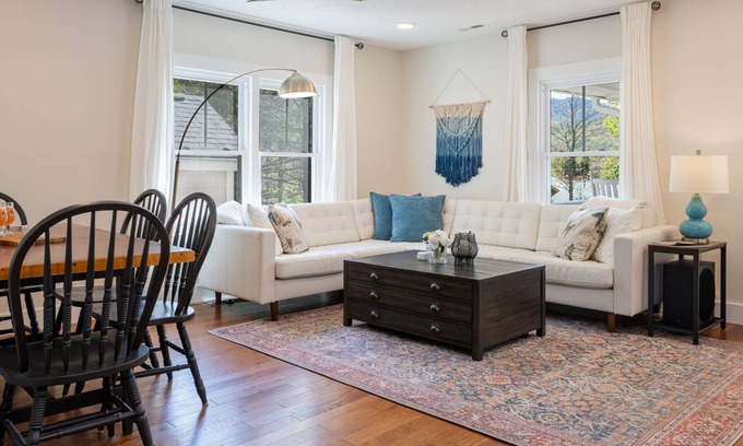 Black Mountain House | Peaceful Pines for Your Retreat