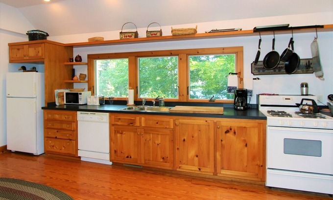 Orleans House | Peaceful Pondfront Sanctuary