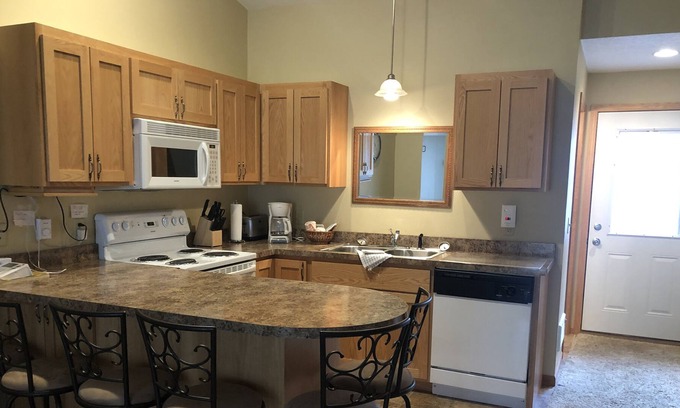 Hill City House | Peaceful Quadna Mountain Resort Townhouse w/ Hill Lake Access!