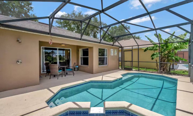 Silver Creek House | Peaceful Retreat: 3/3 Pool, Spa, & lake view. 25 min to Magic Kingdom!
