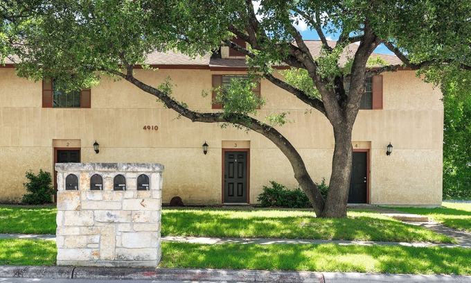 Dreamhill Estates Apartment | Peaceful retreat-like 2 bed/2.5 bath unit near Northwest SA/Med Center/Airport