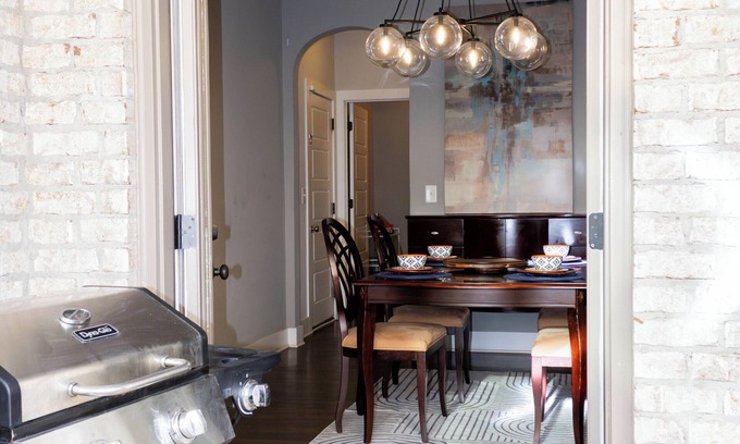 New Castle House | Peaceful Retreat Tucked Behind Private Gates