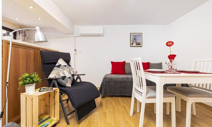 Plovdiv Apartment | Peaceful Riverside Studio with private Patio Garden Center