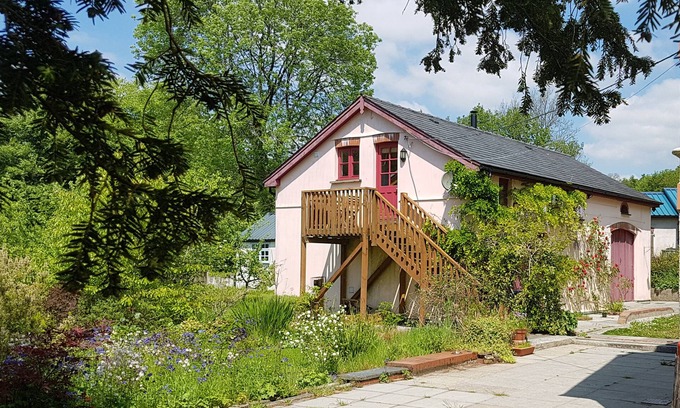 Llandovery House | Peaceful & romantic