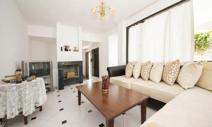 Turgutreis Villa | Peaceful Villa with Shared Pool, Balcony, Terrace and Backyard in Bodrum