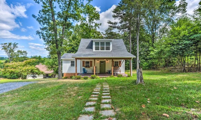 Edinburg House | Peaceful Virginia Cabin - Fish, Tube, Boat, Etc!