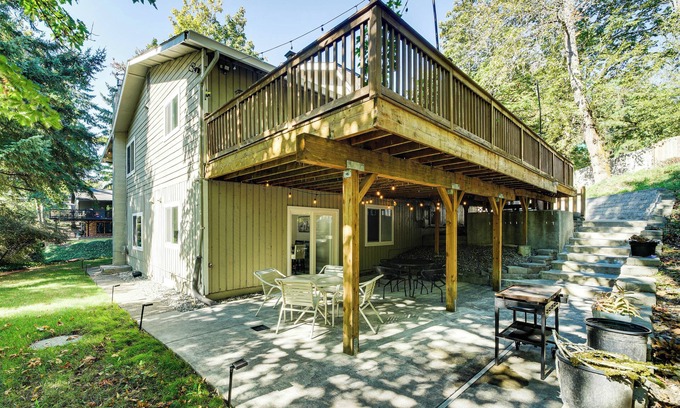 Newcastle Apartment | Peaceful Wooded Escape Near Golf Club at Newcastle