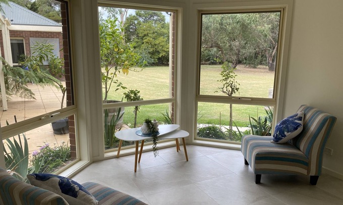 Ocean Grove House | Peaceful Woodlands escape close to beach.