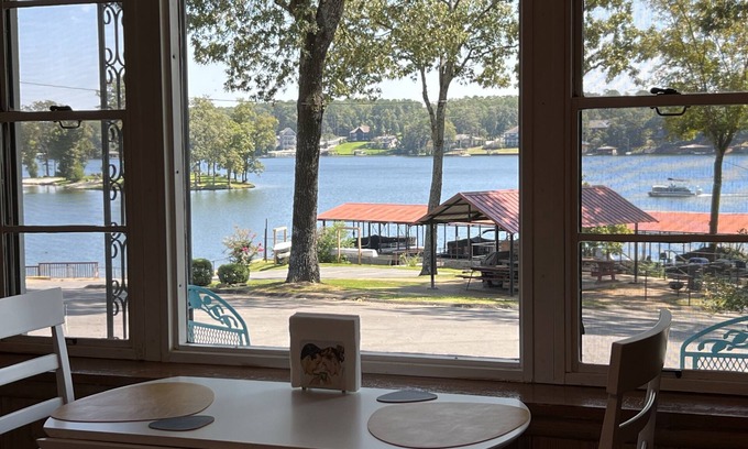 Hot Springs Condo | Peacefull Lake Get-Away