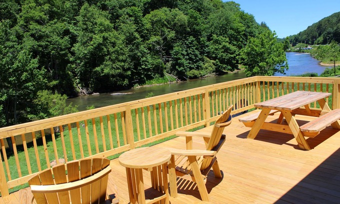 Jefferson Cabin | Peak Leaf Season + Peak Comfort @ Rivers Edge