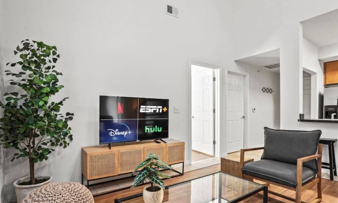 West Campus Apartment | Pearl #605 and #607 x