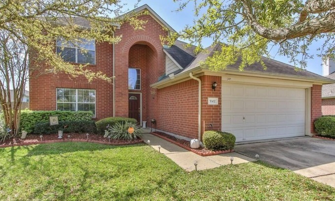 Pearland House | Pearl of Pearland - Minutes to Houston Downtown, Medical Center, NASA, Galveston