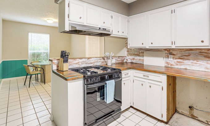 Pearland House | Pearland Home w/Patio, 21 Mi to Downtown Houston!