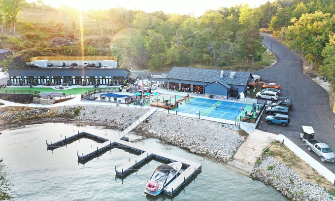 Camdenton Hotel | Pebble Bay Club