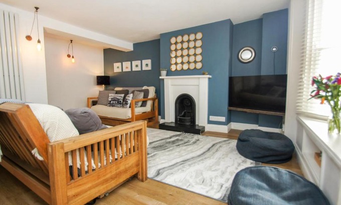 Kemptown House | Pebble Cottage - by Brighton Holiday Lets