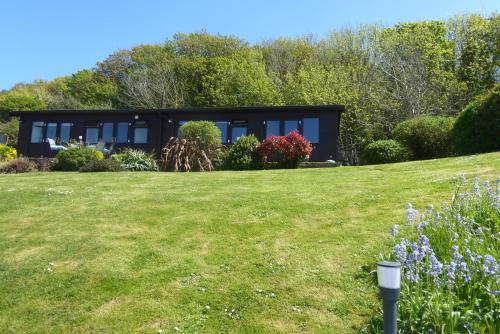 Cowes Cabin | Pebble Lodges