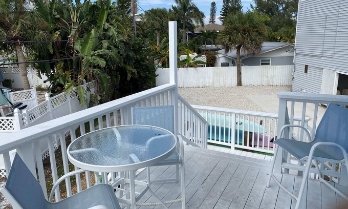 Englewood House | Pelican Perch Retreat...Sun, Sand & Steps to Stump Pass...Kayaks, SUP's, & Bikes