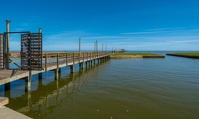 Sailhouse Condo | Pelican Post | Fishing Pier, Pool Access!