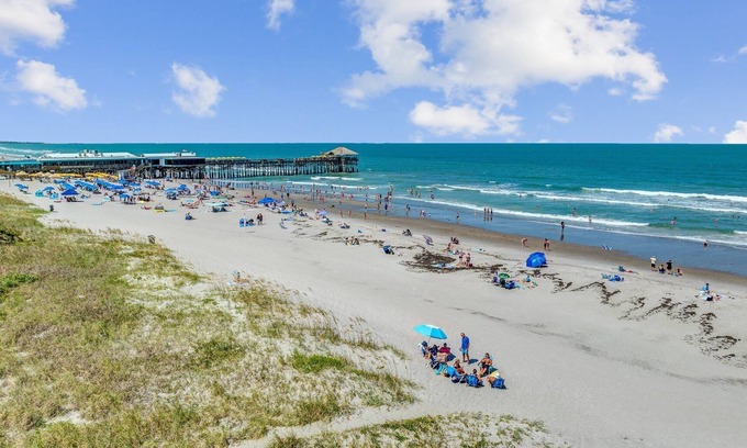 Cocoa Isles House | Pelican’s Rest at Cocoa Beach – 4 BDR Canal-Front Home, Walk to Beach!