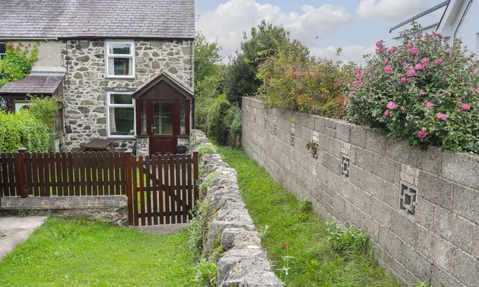 Rhondda Cottage | Pen Dinas
