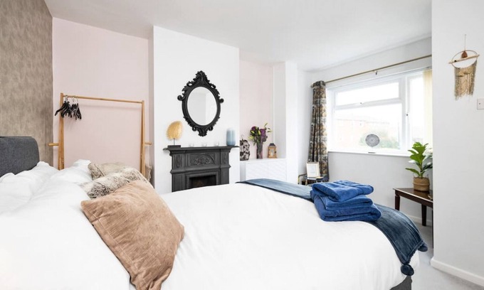 Long Itchington House | Pendicke Cottage | 3 bed house | Sleeps 6 | Southam Centre | Dog Friendly | Inspire Homes