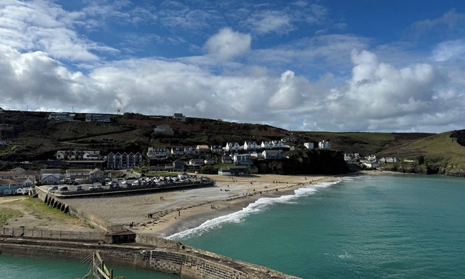 Portreath House | PENPRAZE, pet friendly, country holiday cottage in Portreath