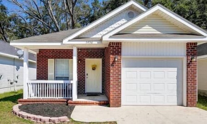 Northwest Pensacola House | Pensacola Espresso Bungalow