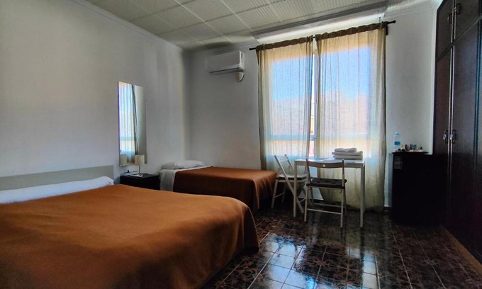 Moncofar Bed & Breakfast | Pensión Benavente AP-7 3min coche Playa 5 min Self check-in 24h