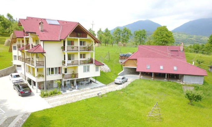 Corbeni House | Pensiunea Tiuta