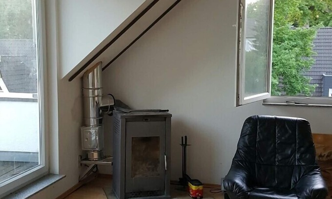 Troisdorf House | Penthose in best area in troisdorf one side park the other side birdspark