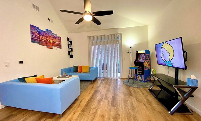 Weldon Spring Heights House | PENTHOUSE 2BD2BTH PAC-MAN/ROKU