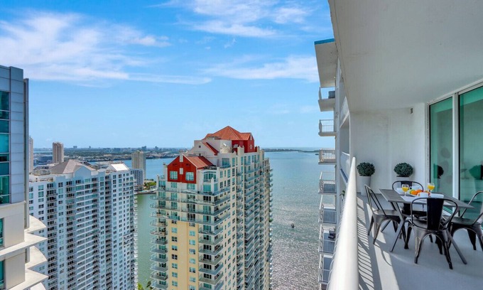 Brickell Condo | Penthouse APT w/Private Balcony King Bed Parking!