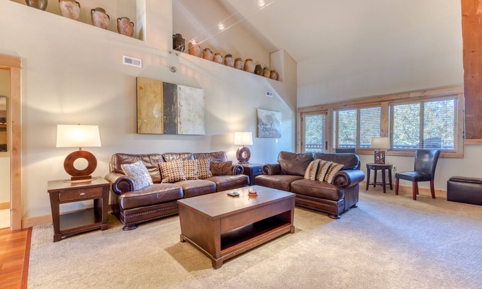 Government Camp Condo | Penthouse condo in great location w/shared sauna, hot tub, & pool + ski access