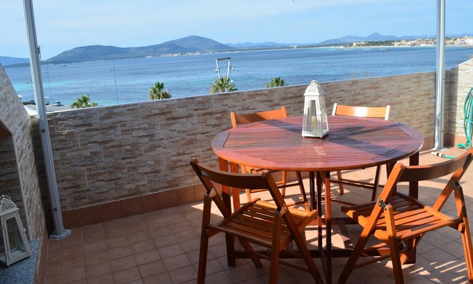 Pivarada Apartment | Penthouse Garibaldi facing the sea with Wi-Fi and satellite channels