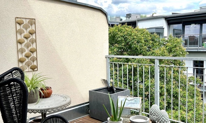 Kreuzberg Apartment | Penthouse in trendy Berliner neighborhood