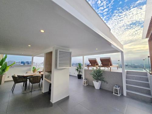 Miraflores Apartment | Penthouse Luxe private Jacuzzi King AC