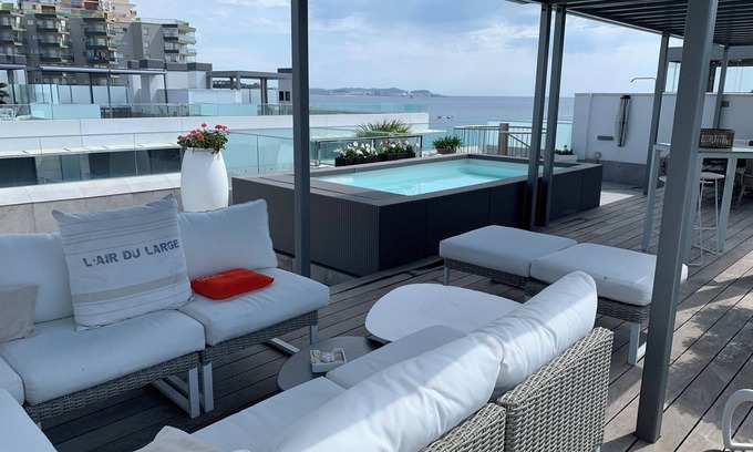 Platja d'Aro Apartment | PENTHOUSE on the beach, PRIVATE swimming pool from June to September, large rooftop, 4 bedrooms