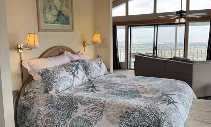 Waimea Apartment | Penthouse Overlooking Waimea Ocean views