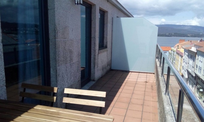 Rianxo Apartment | Penthouse with large terrace and sea views, with free WiFi