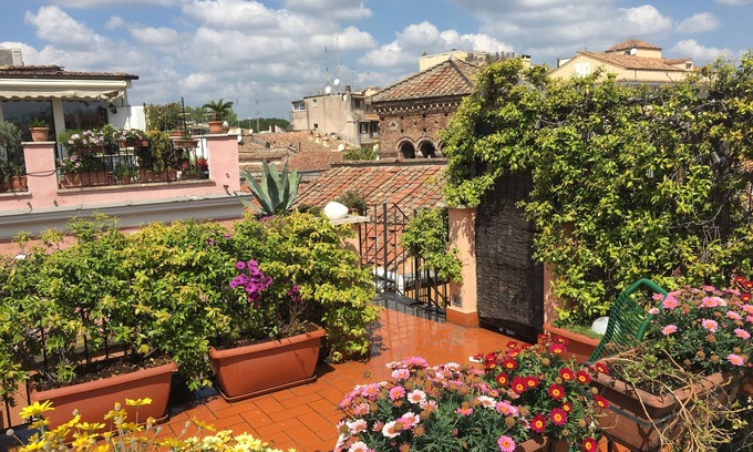 Trastevere Apartment | PENTHOUSE with PRIVATE PANORAMIC ROOF TERRACE, Old Historical centre, Trastevere