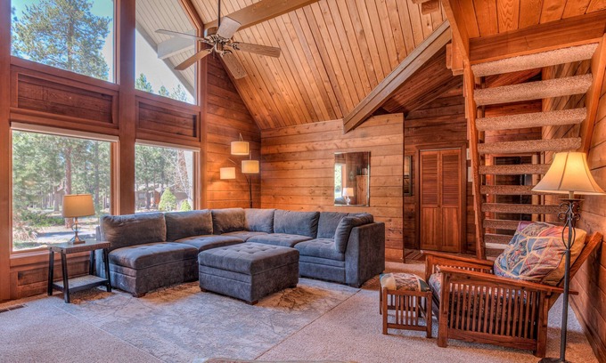 Sunriver House | Perfect A/C Ski Cabin Walking Distance to Village Mall