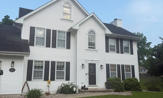 Oshkosh House | Perfect Airventure 4 bedroom home in welcoming Oshkosh with WiFi, AC