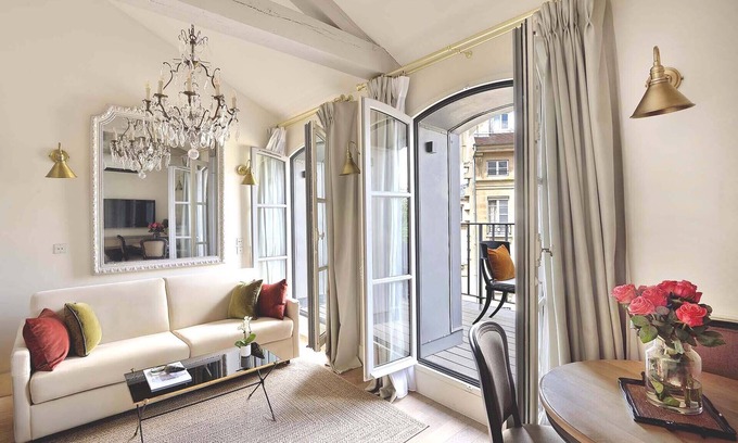 Paris City Center Apartment | Perfect Amazing Penthouse for 2-Balcony-Ile de la Cite-AC-Wifi-Lift-Cafes
