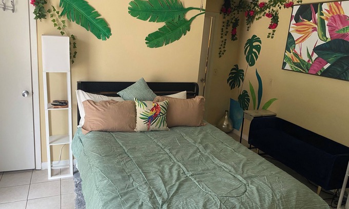 Casselberry Apartment | Perfect apartment with AC. Rest pool side underneath a gazebo. Free WiFi!