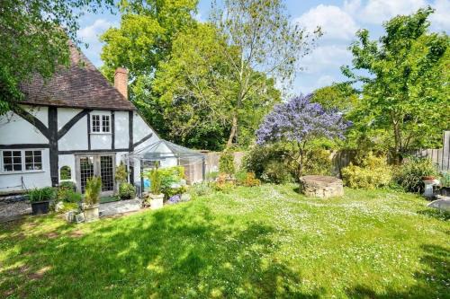 Maidstone House | Perfect Booking The Buttery 500 Year Old Cottage