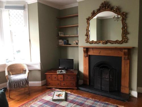 Upper Town Apartment | Perfect Central Bath Hideaway with Free Parking