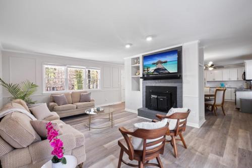 Garner House | Perfect cute home in Garner with firepit & king bed